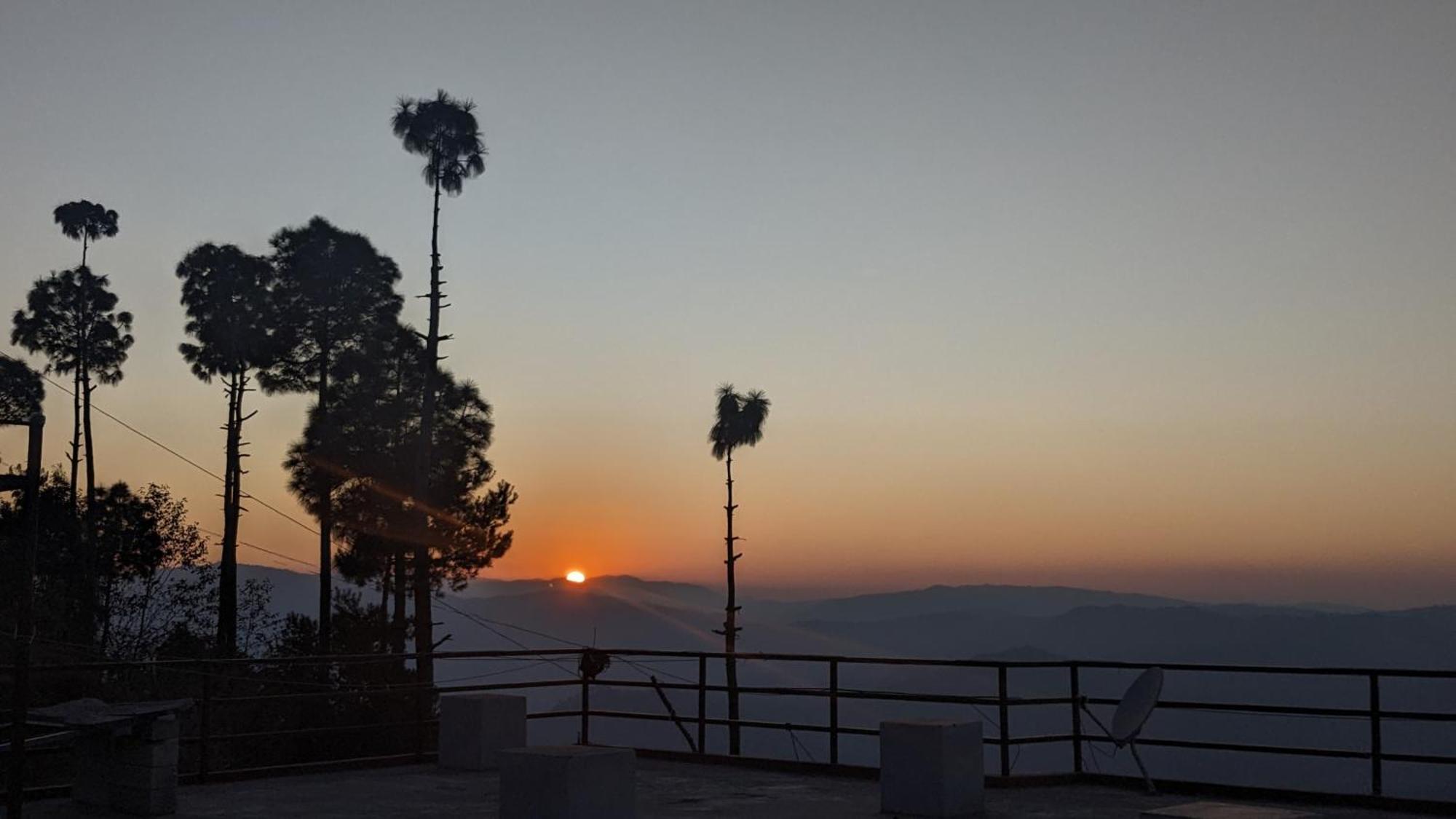 The Buransh Inn Almora Buitenkant foto